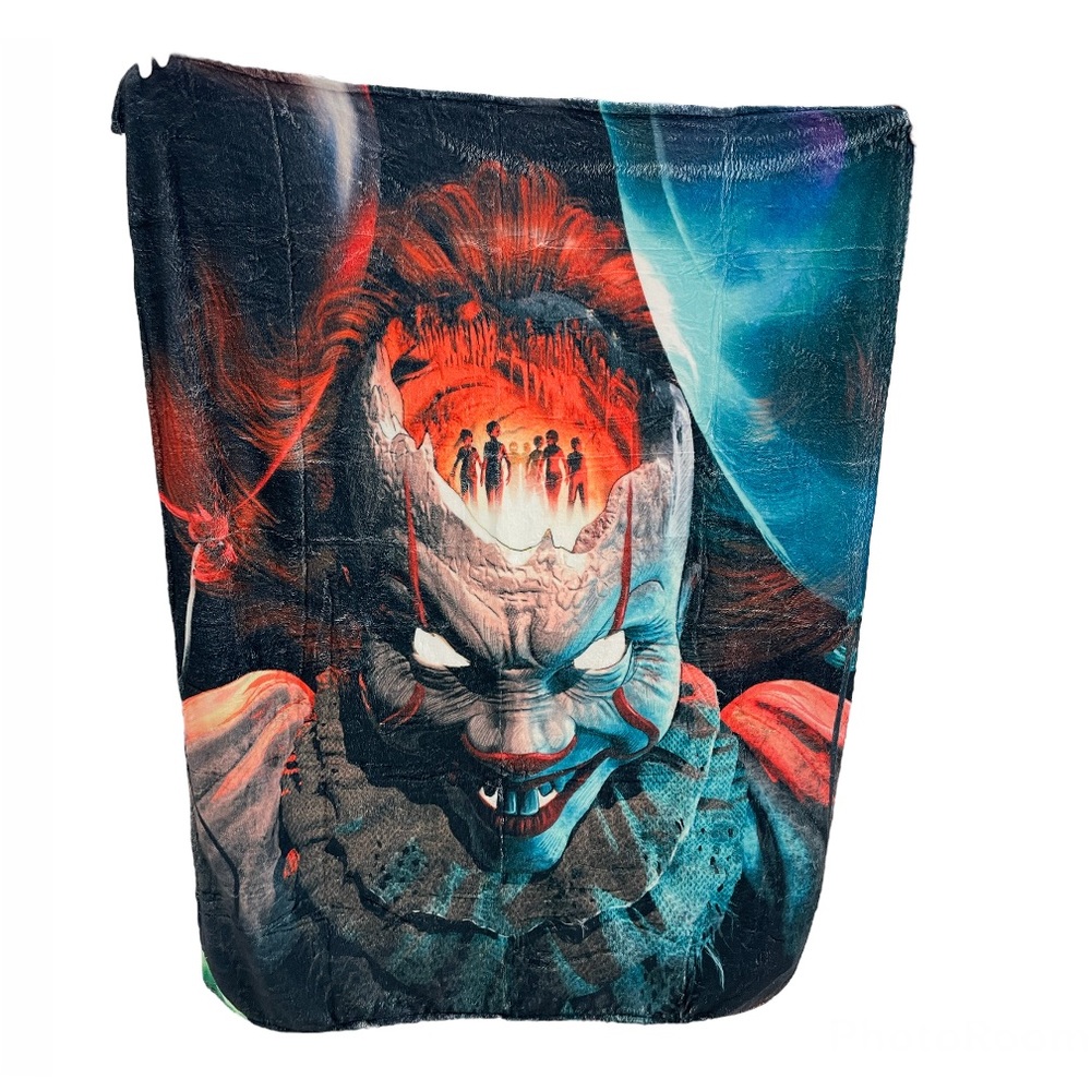 Very Soft Pennywise fleece throw *sealed new*